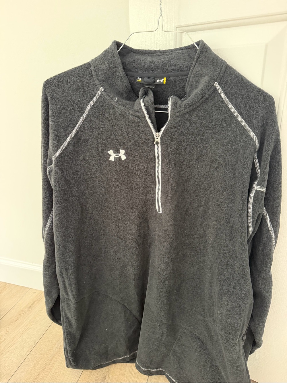 Under Armour Men’s Charcoal Gray Quarter-Zip Performance Fleece. New